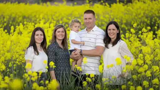 Understanding the Kinship of Cécile Grès and Laurent Luyat En définitive, le lien entre Cécile Grès et Laurent Luyat est bien plus subtil et intéressant qu'une simple relation familiale.